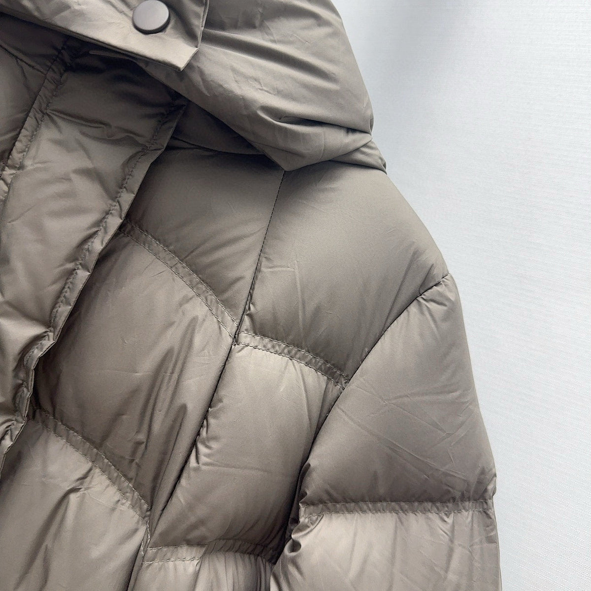 Burberry 25 Hooded Short Down Jacket with Adjustable Waist Taupe Polyester