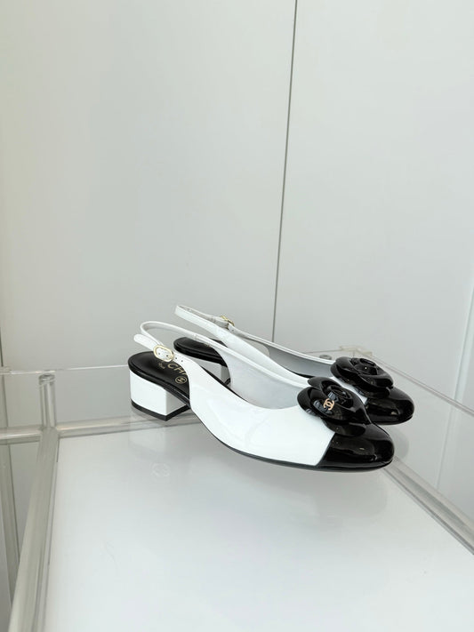 Chanel 26 Camellia High Heels 35 White Black in Patent Leather 597415