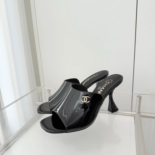Chanel 26 Sandal 90 Black in Patent Leather 597367