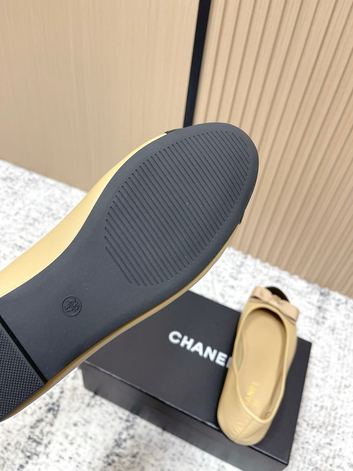 Chanel Interlocking CC Logo Beige Black Ballet Flat in Lambskin 591390