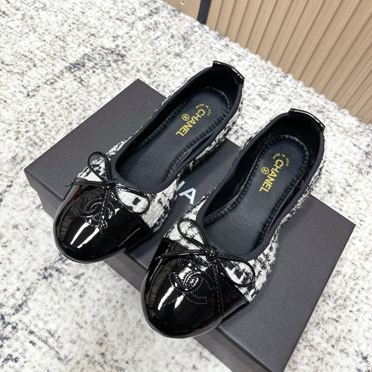 Chanel 26SS Ballet Flats Shoes Black White in Lambskin with Fabric 591395