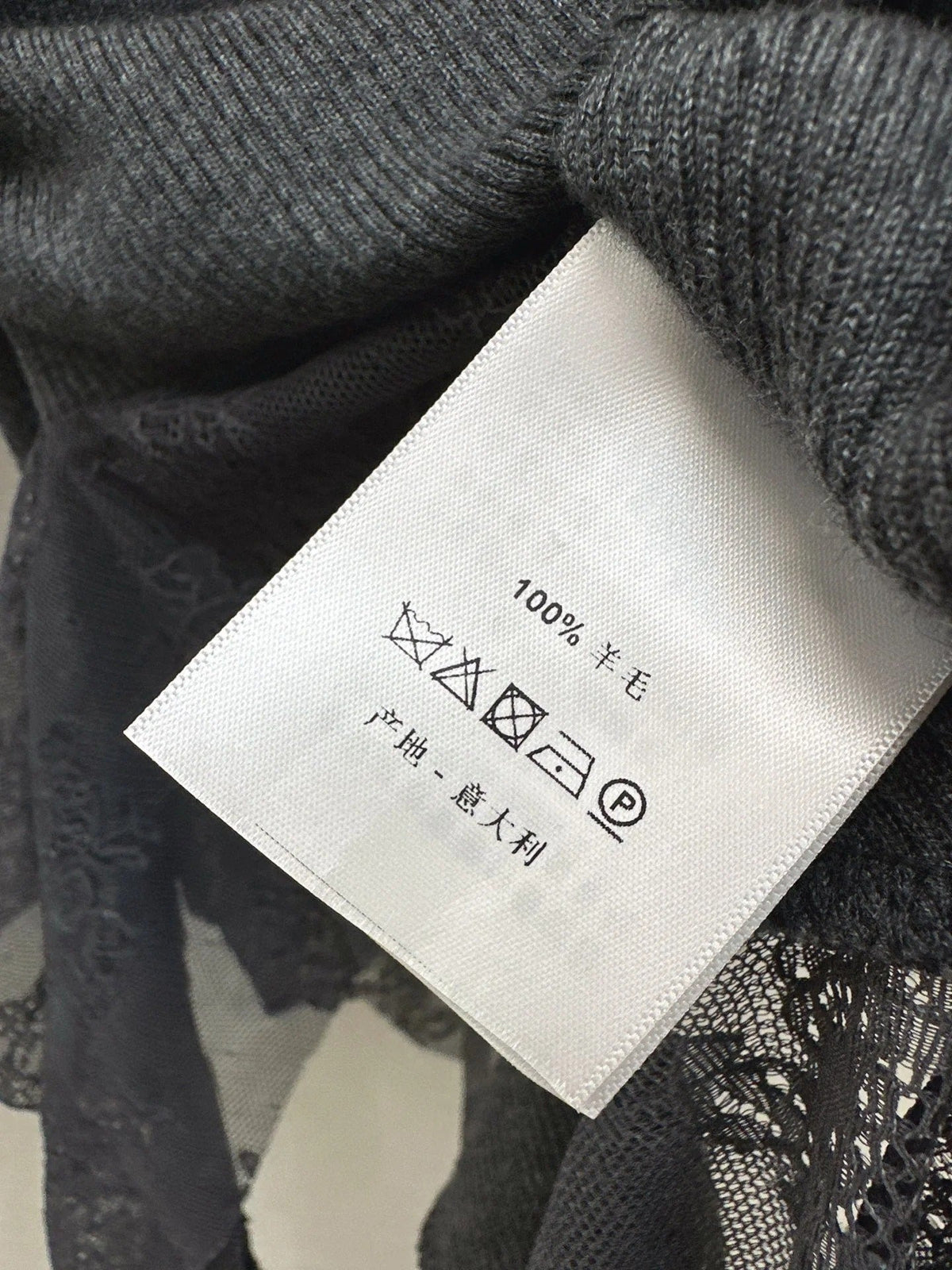 MIUMIU LONG-SLEEVE KNIT TOP STYLE 820