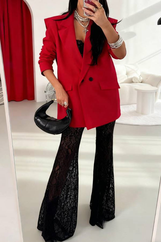 Wide-shouldered tailored suit jacket