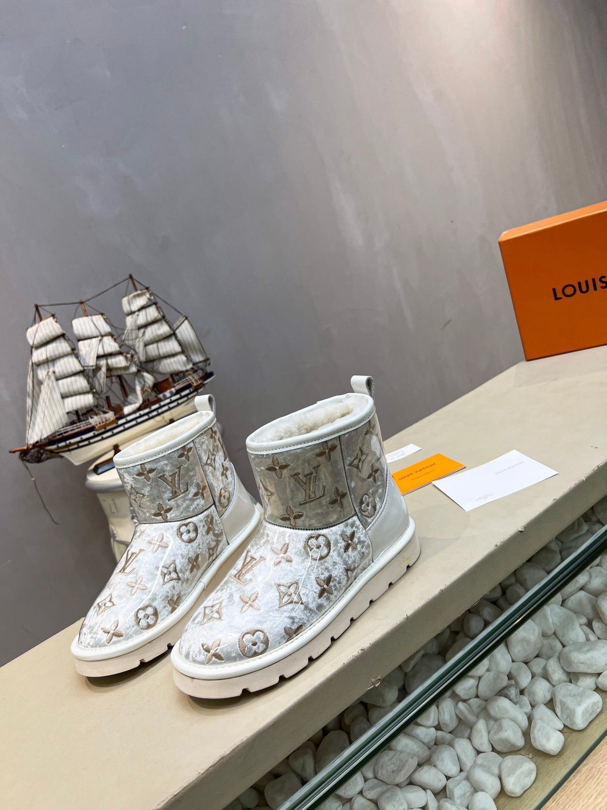 LV 25 Snow Boots Sliver Monogram PVC Wool