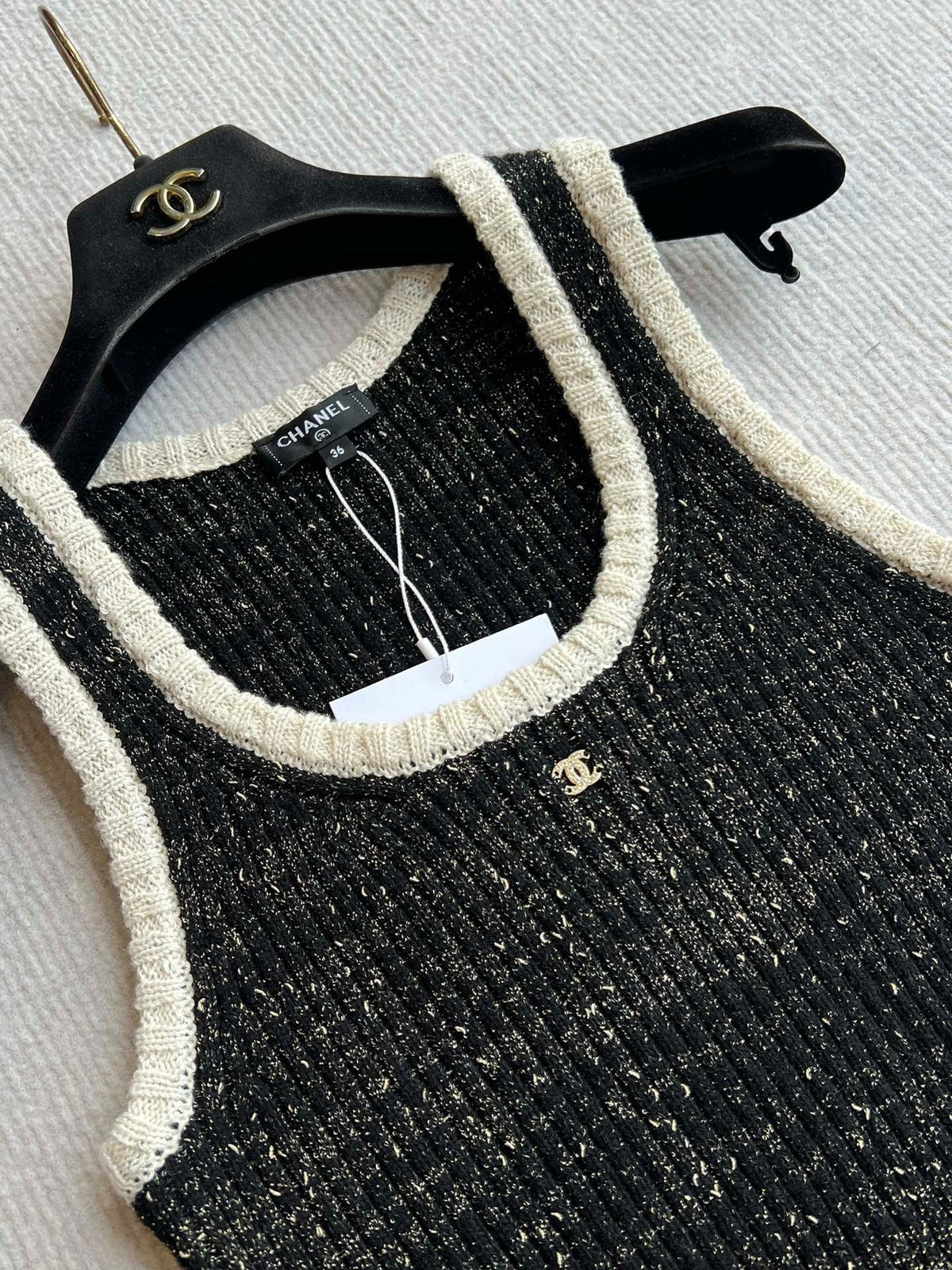 CHANEL SLEEVELESS TOP 269561