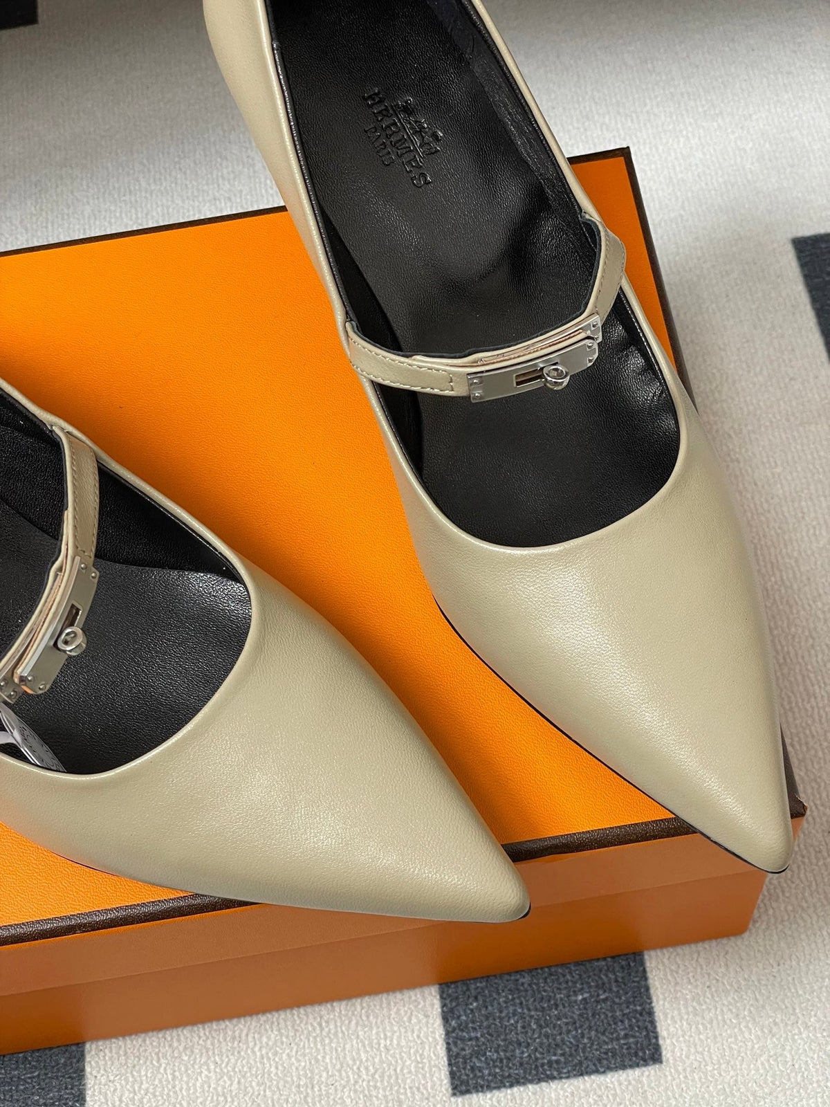 HM 26 Majeste 60 Pump Beige in Calfskin 593829