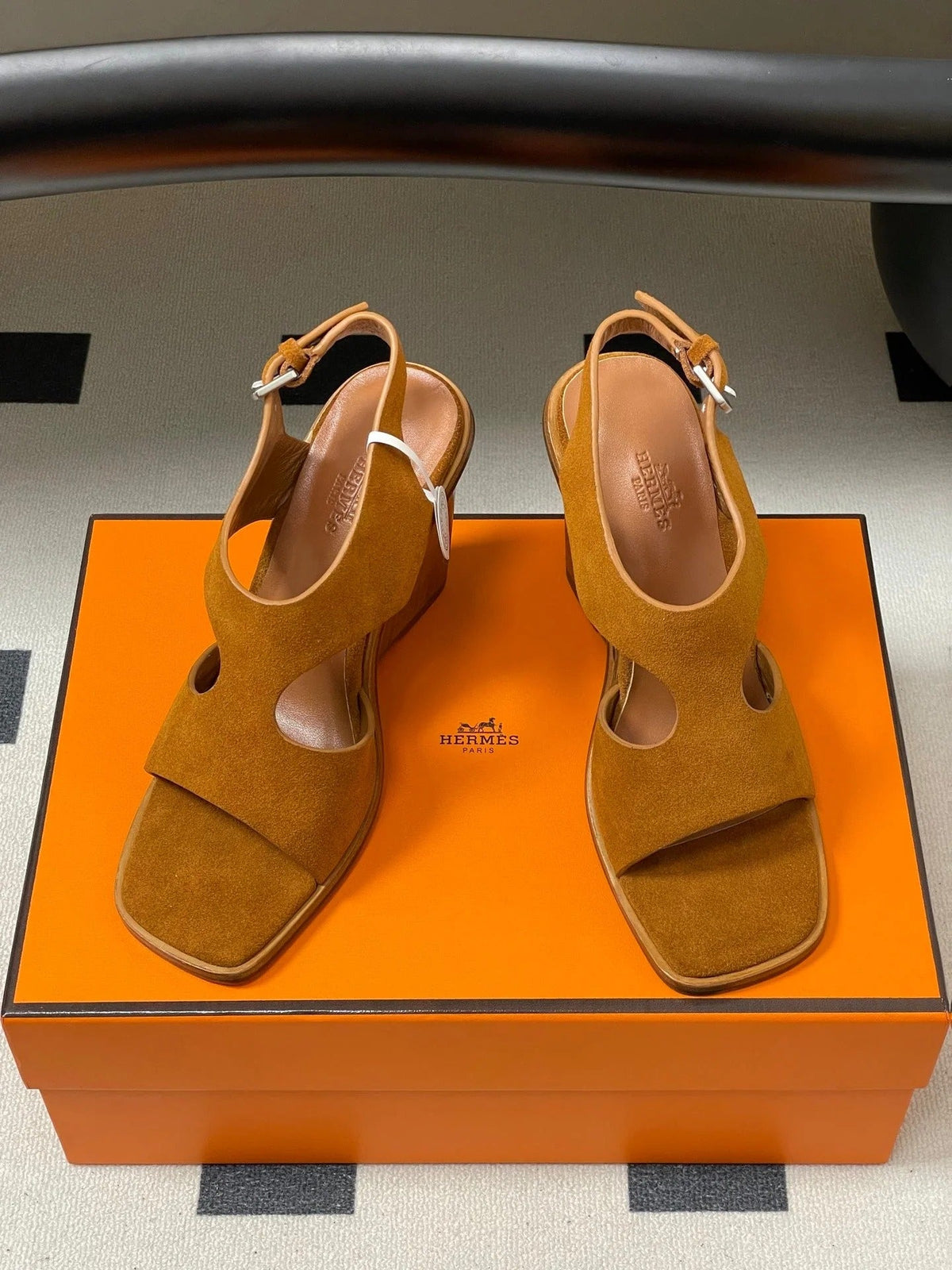 HM 25S KALYA WEDGE SANDAL 100 MM IN BROWN SUEDE