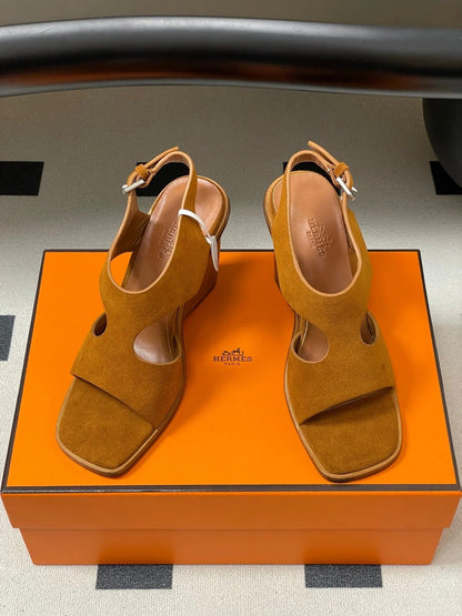 HM 25S KALYA WEDGE SANDAL 100 MM IN BROWN SUEDE