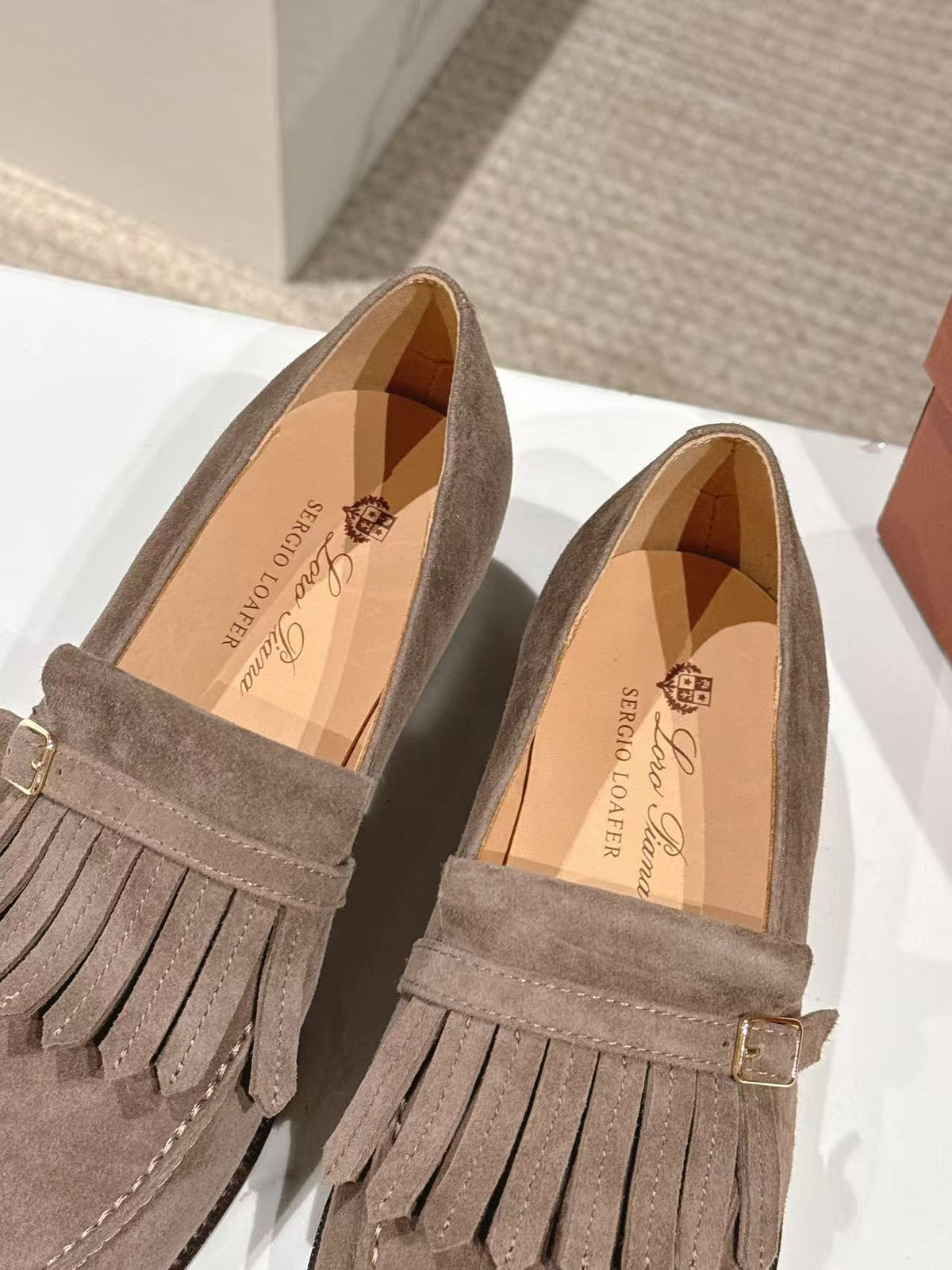 LP Pennan Fringe Taupe Suede 564804