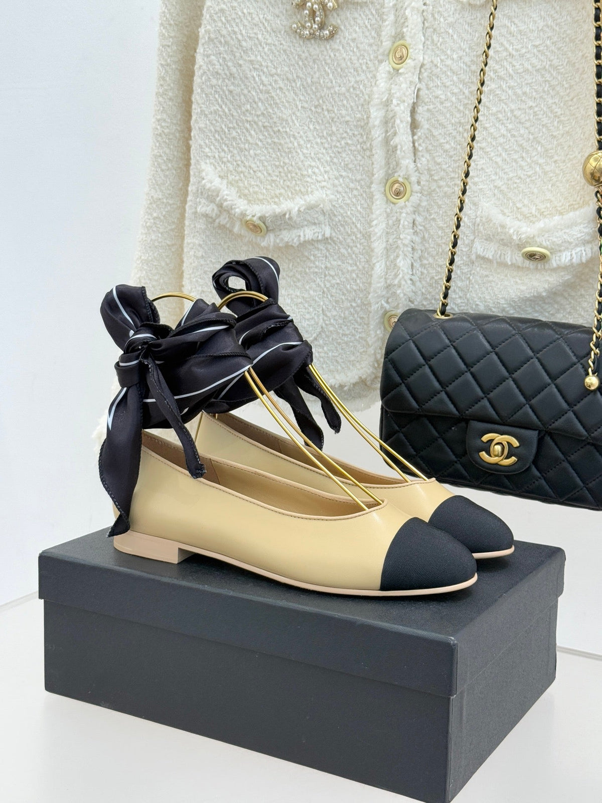 CC 26C Double C Ribbon Flat Shoes Black Beige Cafskin Fabric 557534