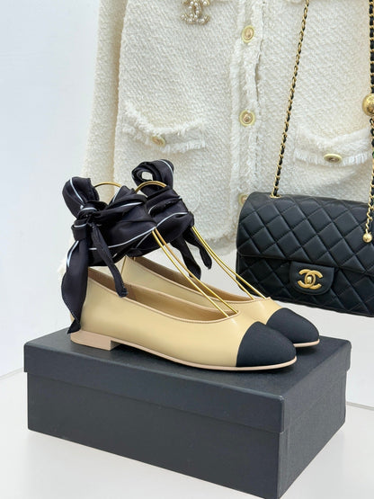 CC 26C Double C Ribbon Flat Shoes Black Beige Cafskin Fabric 557534