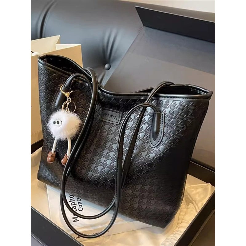 Women Commuter Underarm Woven Handbag