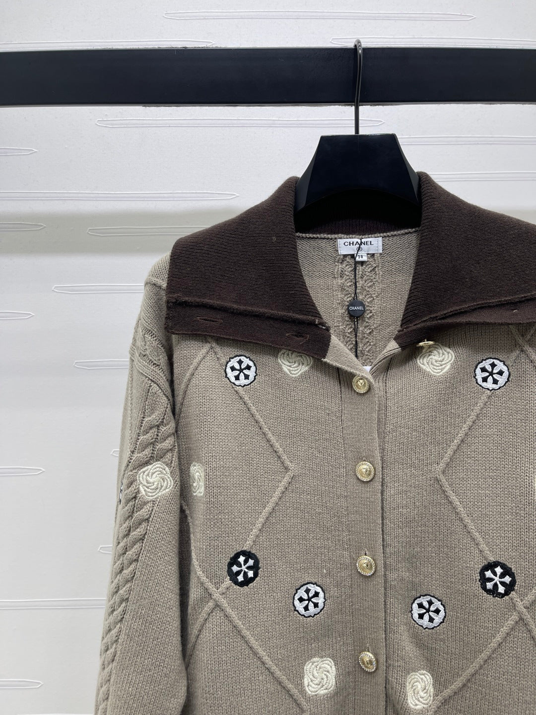 CHANEL 26 DIAMOND-PATTERNED LONG-SLEEVE BROWN CARDIGAN 335385