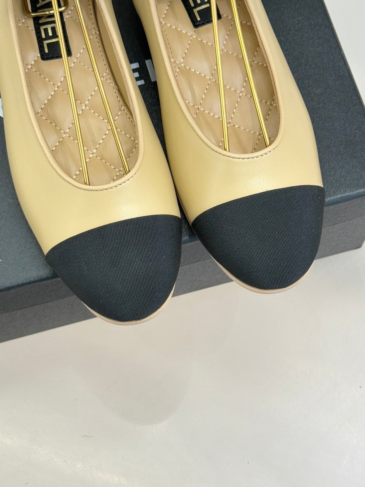 CC 26C Double C Ribbon Flat Shoes Black Beige Cafskin Fabric 557534