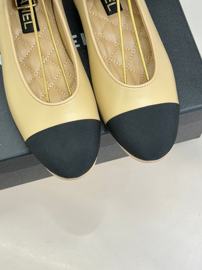 CC 26C Double C Ribbon Flat Shoes Black Beige Cafskin Fabric 557534
