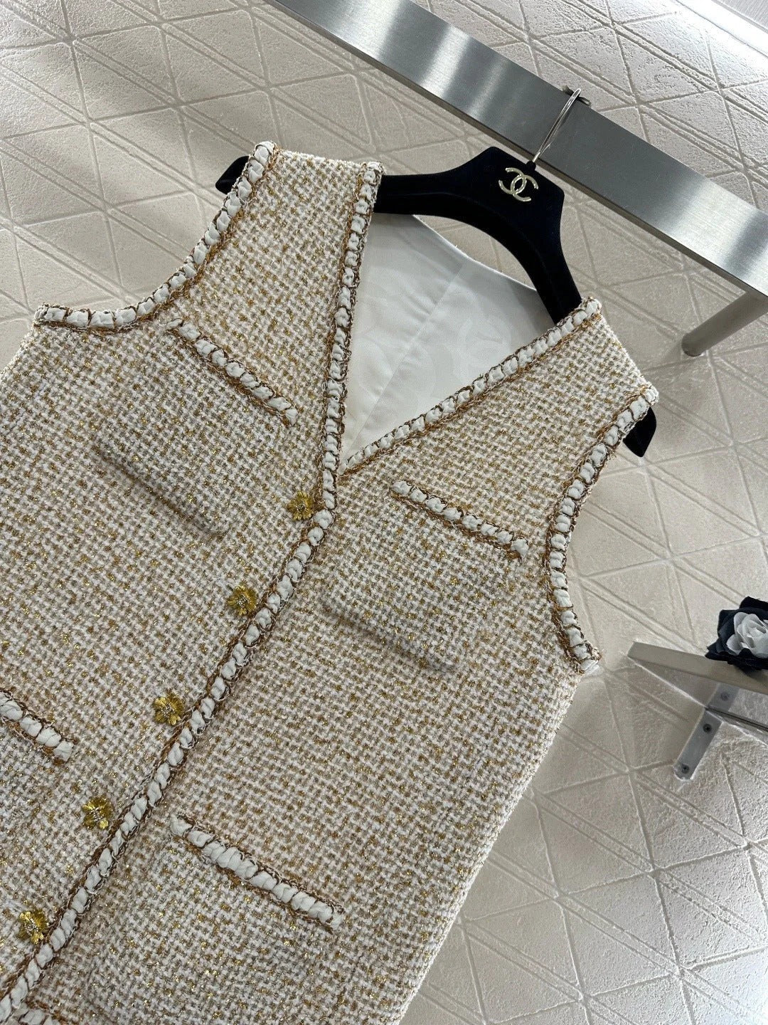 CC 26 Vest With Gold-colored Buttons Beige Tweed Fabric