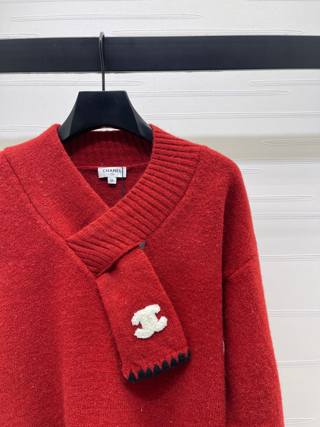 CHANEL 26 SCALF & V-NECK RED SWEATER 335371