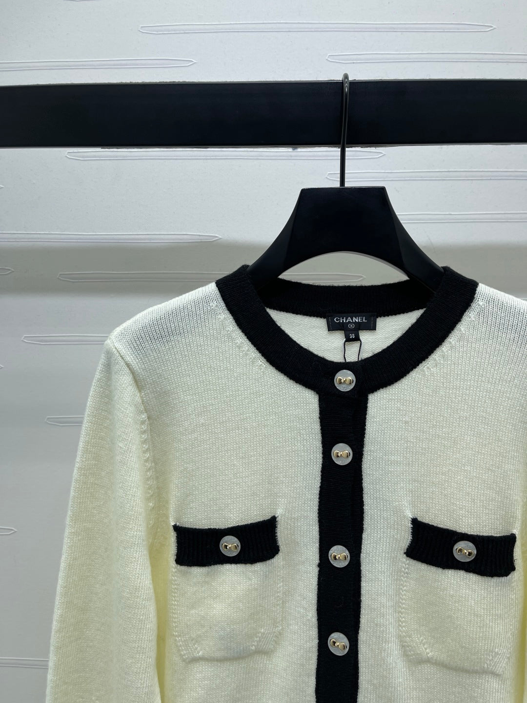 CC 25F Round-Neck Knitted Long-Sleeved Cardigan White Wool