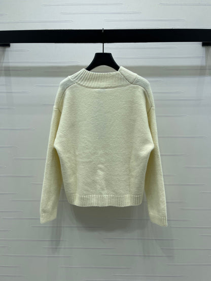 CHANEL 26 SCALF & V-NECK WHITE SWEATER 335372