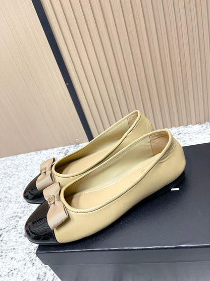 Chanel Interlocking CC Logo Beige Black Ballet Flat in Lambskin 591390