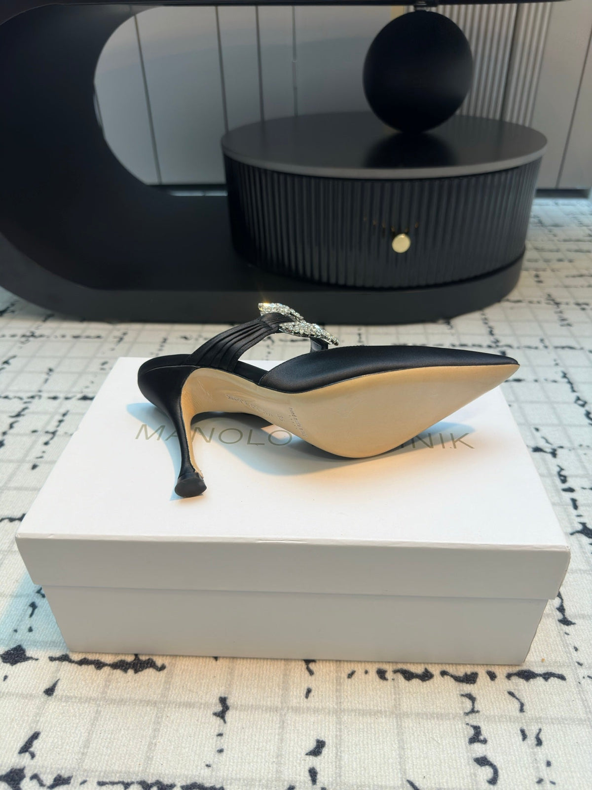 Manolo Satin Maidugura Mules 90mm Black Satin