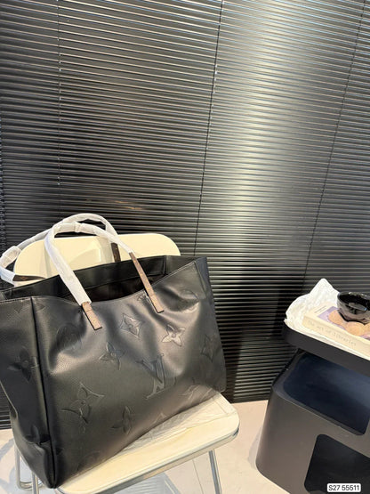 Louis Vuitton LV Fashiona Practical Tote Bag 44x33cm