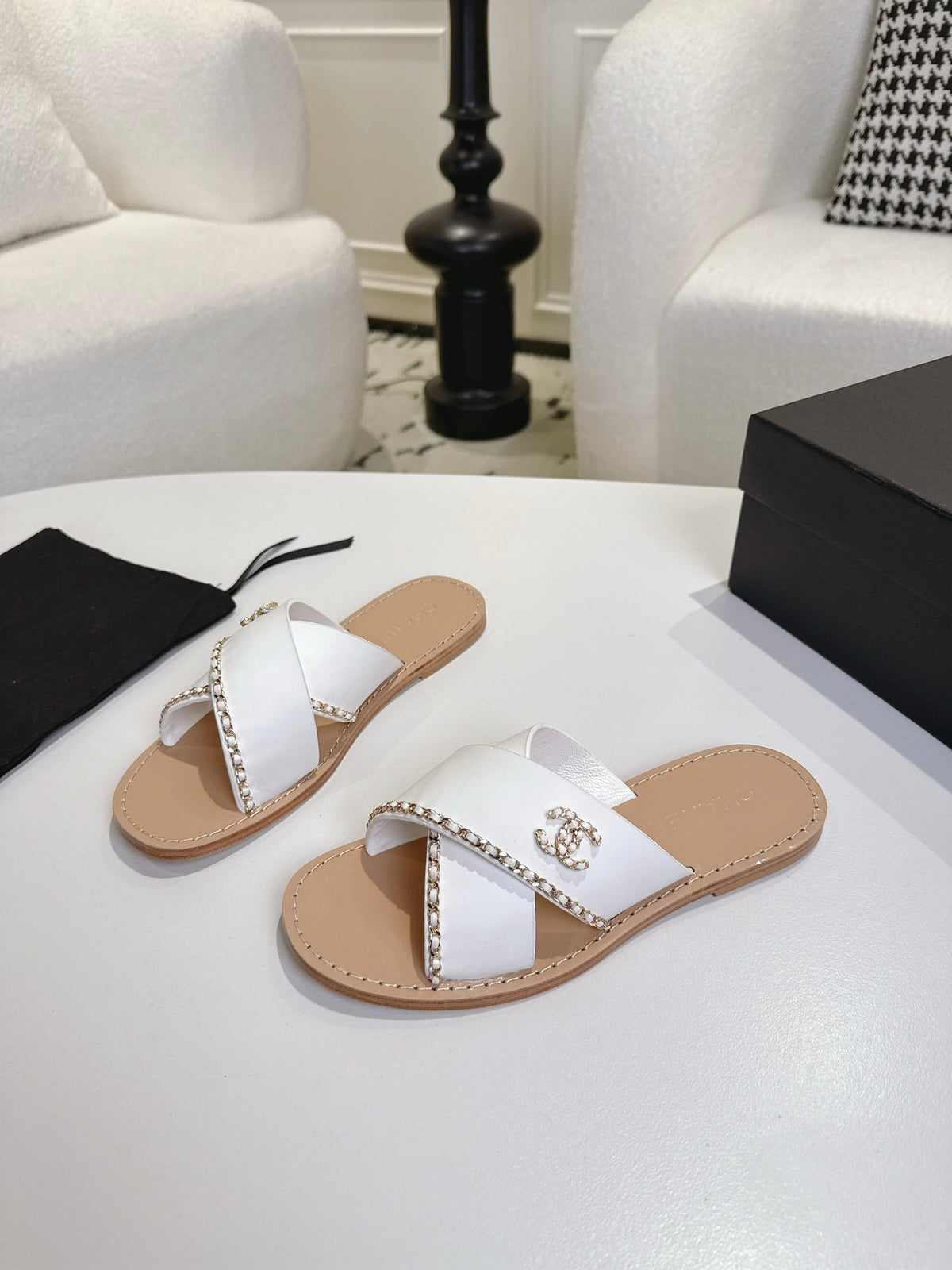 CC Cruise 2025/26 Mules White Light Beige Calfskin 570315