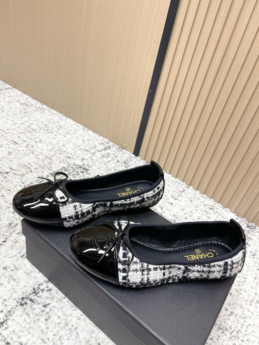 Chanel 26SS Ballet Flats Shoes Black White in Lambskin with Fabric 591395