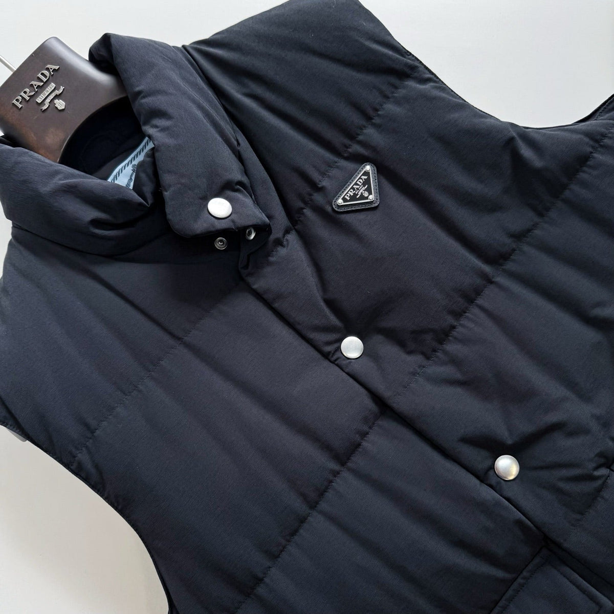 PRADA 25S DOWN VEST 358