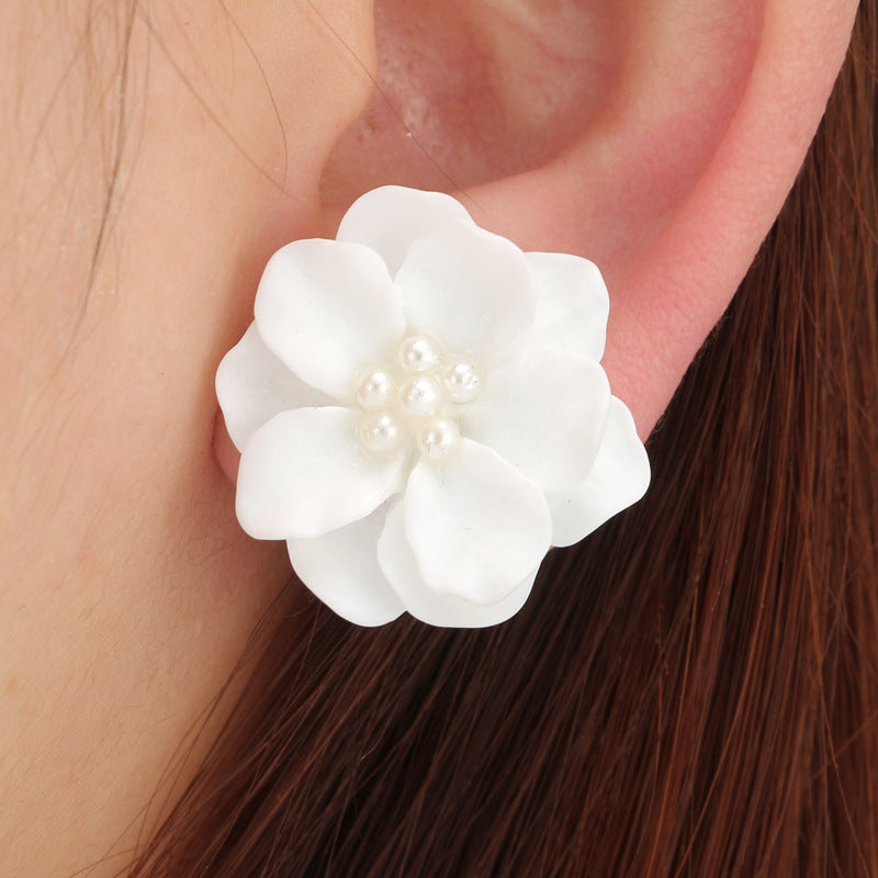 Chic Floral Pearl Earrings Stylish Alloy Flower Studs