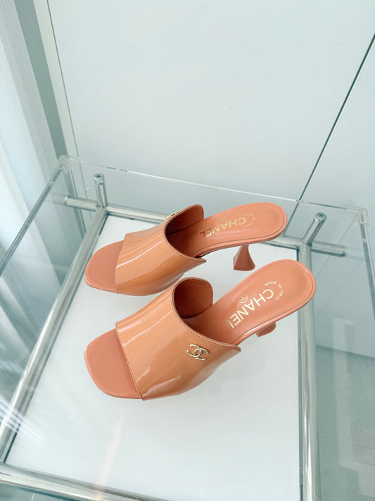 Chanel 26 Sandal 90 Orange in Patent Leather 597369