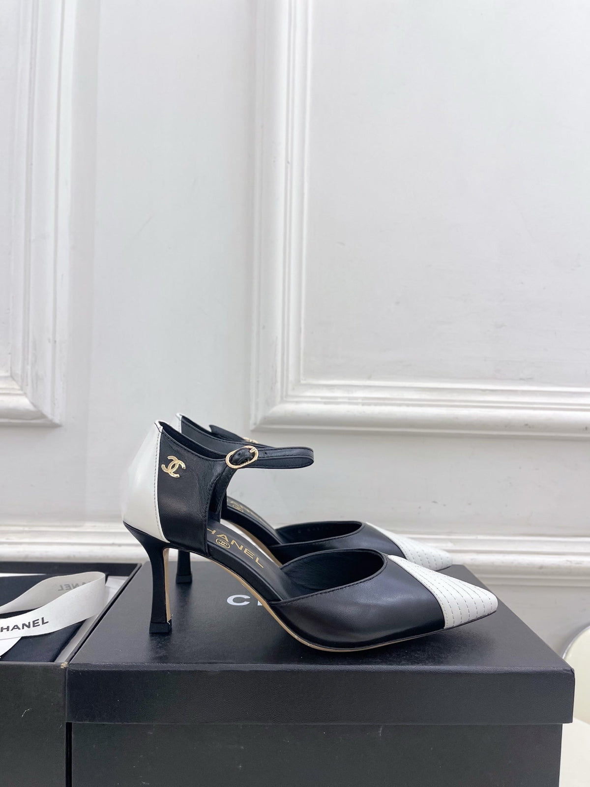 CC 26 SS Double C Slingback 7.5cm White Black Calfskin 586934