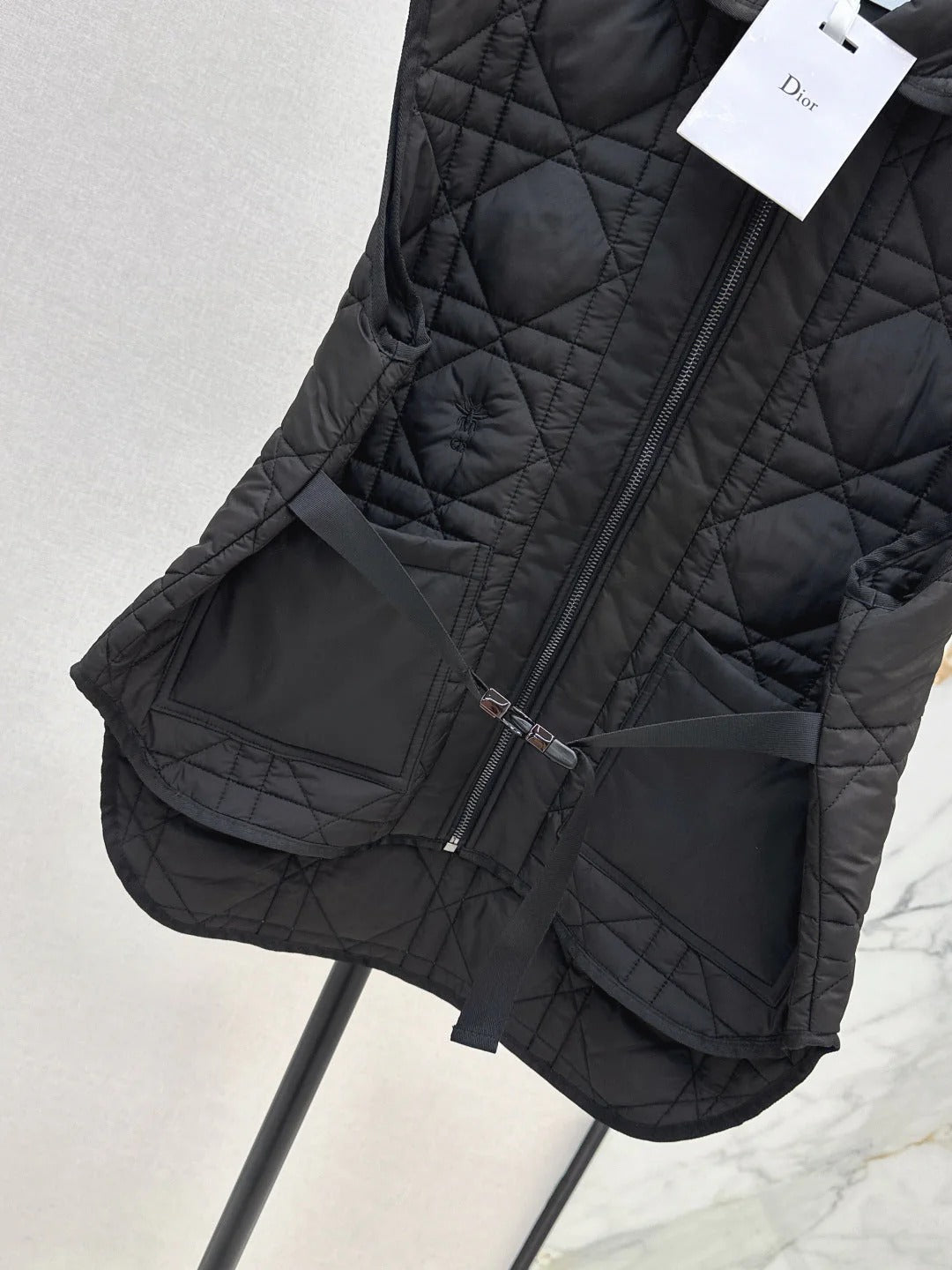 DIOR 25S SLEEVELESS QUILTED VEST 529