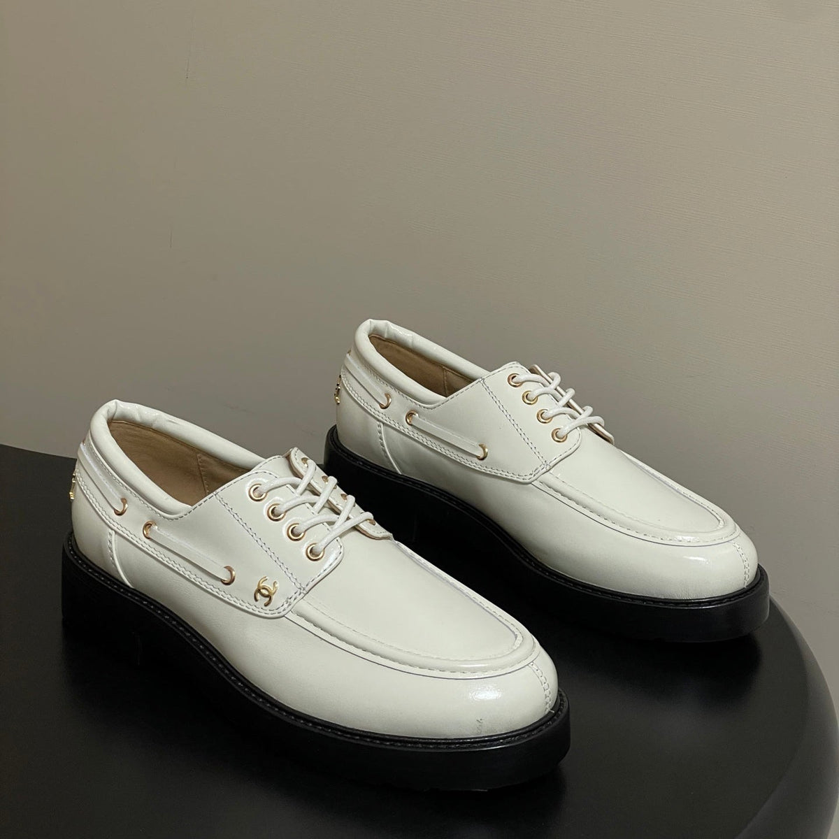 CC 26 Lace-Up Loafer White Sheepskin 594249