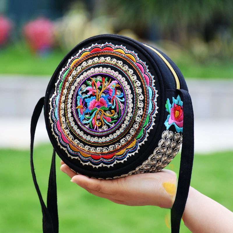 New Spring And Summer Women'S Messenger Bag Ethnic Embroidery Fashion Leisure Simple And Versatile One Shoulder Mobile Phone Bag