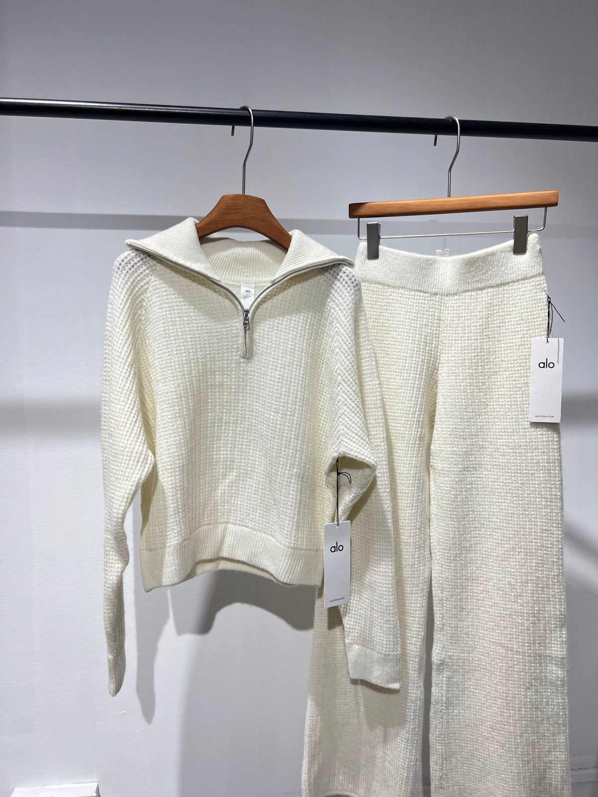 Alo Yoga Cashmere Plush Waffle