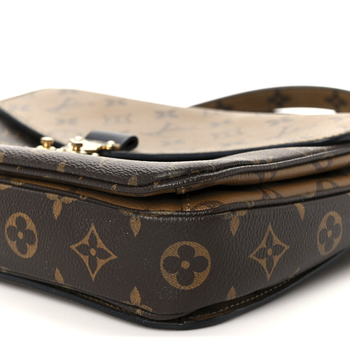 Reverse Monogram Pochette Metis