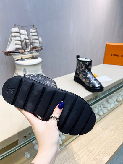 LV 25 Snow Boots Black Monogram PVC Wool