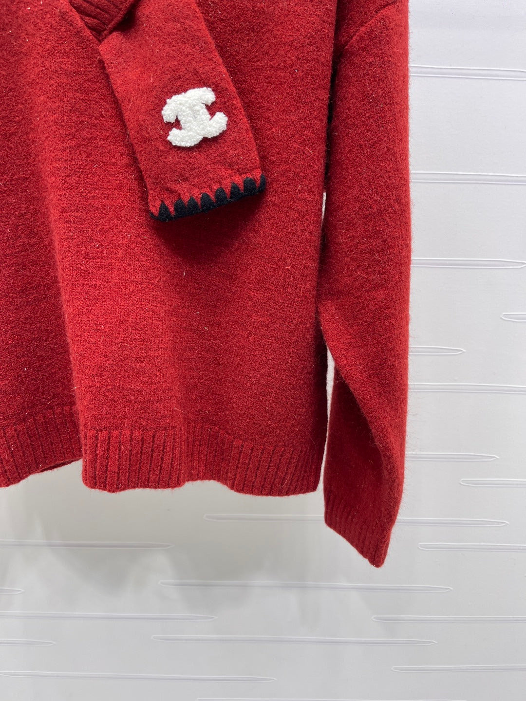CHANEL 26 SCALF & V-NECK RED SWEATER 335371