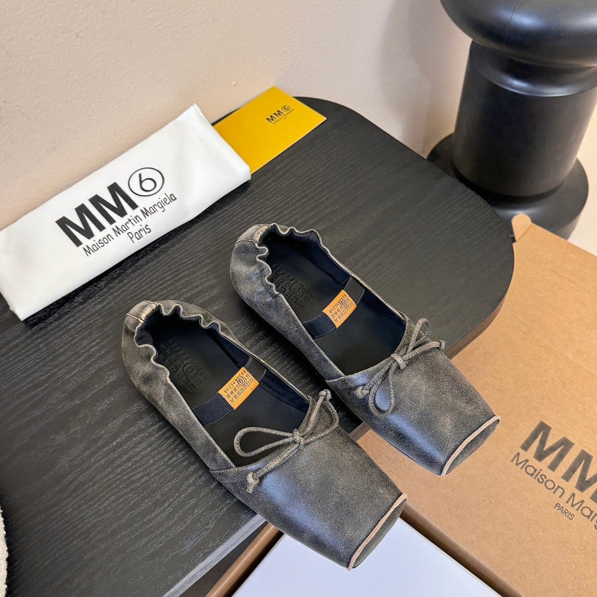 Maison Margiela Split-Toe Retro Mary Jane Black Flat in Cowhide 580453