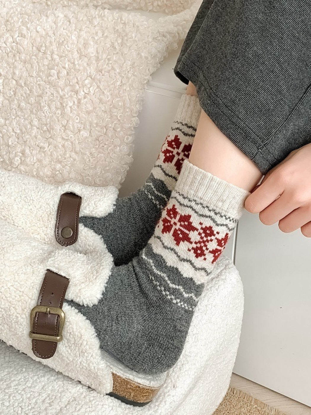 Rufia - Thickened Snowflake Patterned Mid-calf Socks – 4 Colors