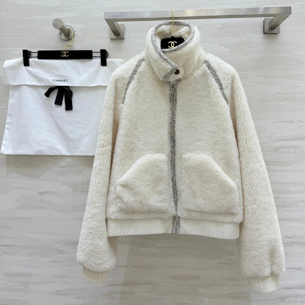 CHANEL 25S SHEARLING COLLAR JACKET 473