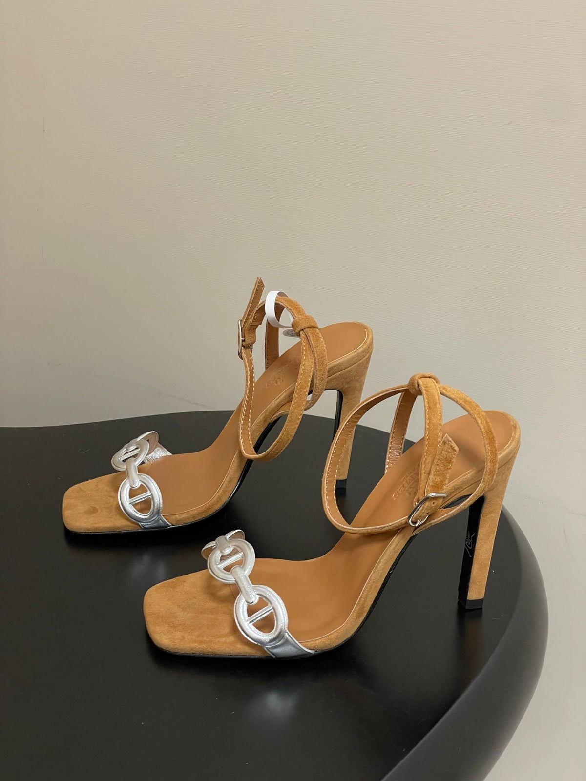 HM Luz Sandals 10.5 Brown Sheepskin Suede 593701
