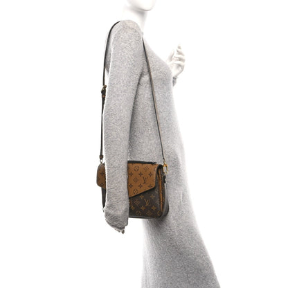 Reverse Monogram Pochette Metis