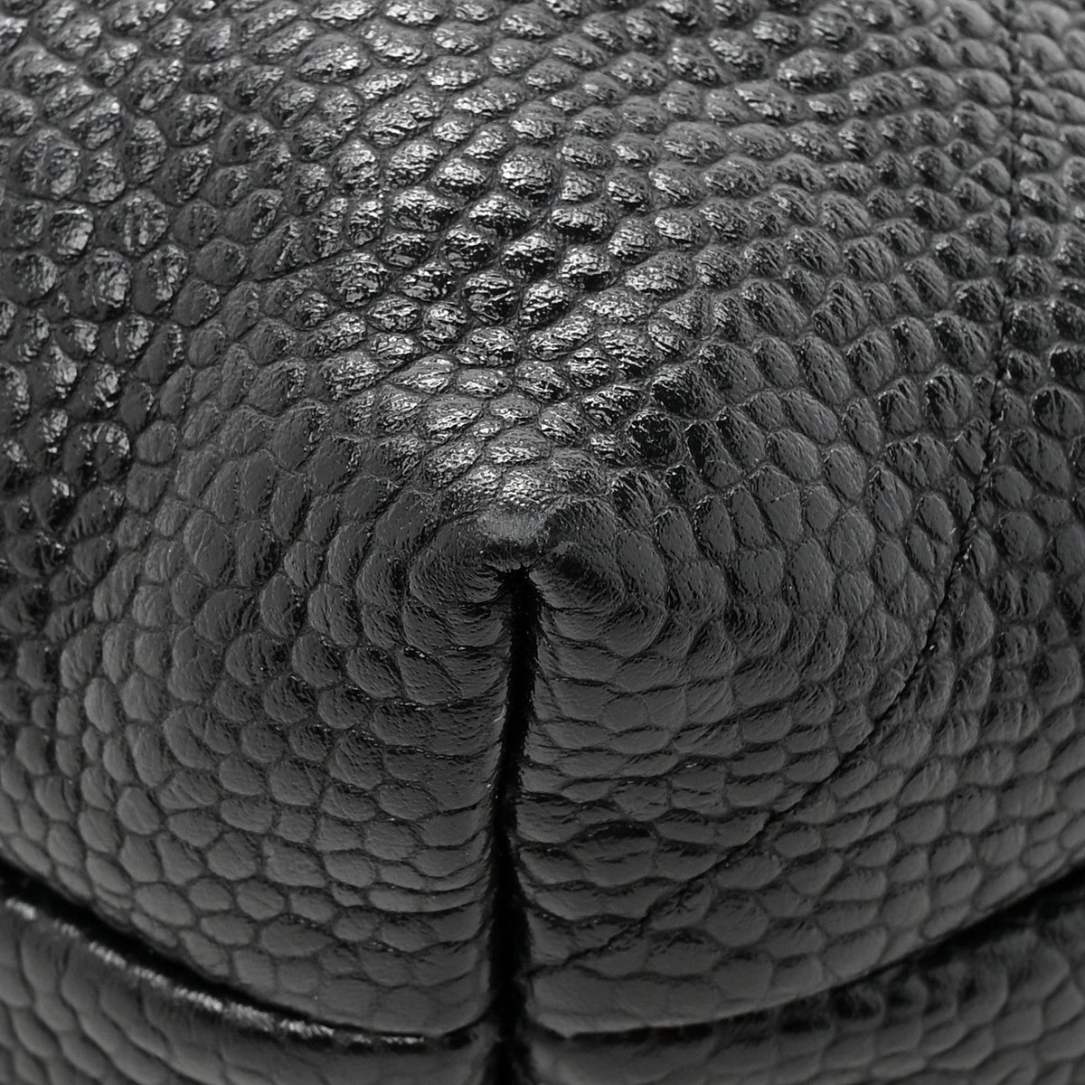 Shiny Caviar Quilted Chanel 22 Black