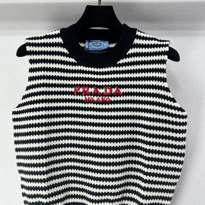 Prada 26s Knit Vest White Black Stripes Ribbed Knit 348998