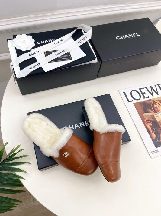 CC 25K Double C Pearl Fur Slippers Brown White Calfskin Shearing 586999