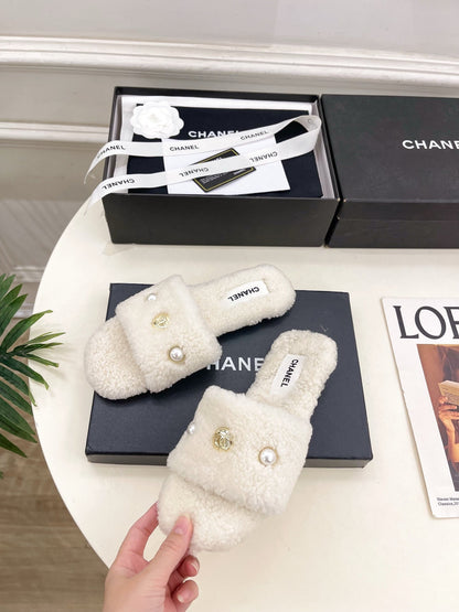 CC 25K Double C Pearl Fur Slippers White Shearing 587001