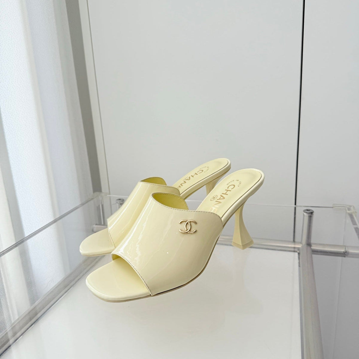 Chanel 26 Sandal 90 Lemon Yellow in Patent Leather 597368