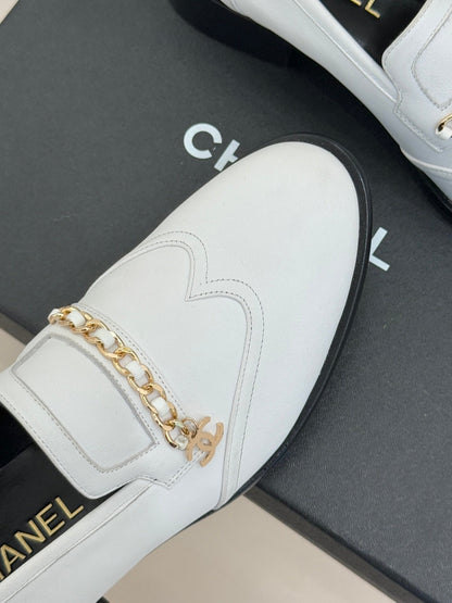 CC 25s Double C Buckle Loafers White Calfskin 557703